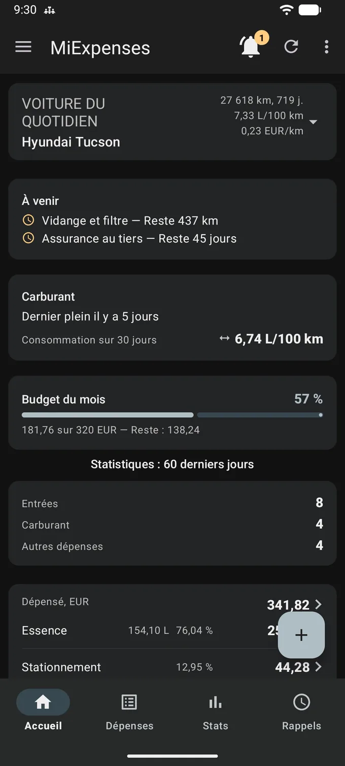 Le même écran d'accueil dans un thème sombre : fond presque noir, texte clair, cartes sombres, pastille de notification ambre et bouton pâle. Chaque chiffre est identique à la capture claire.