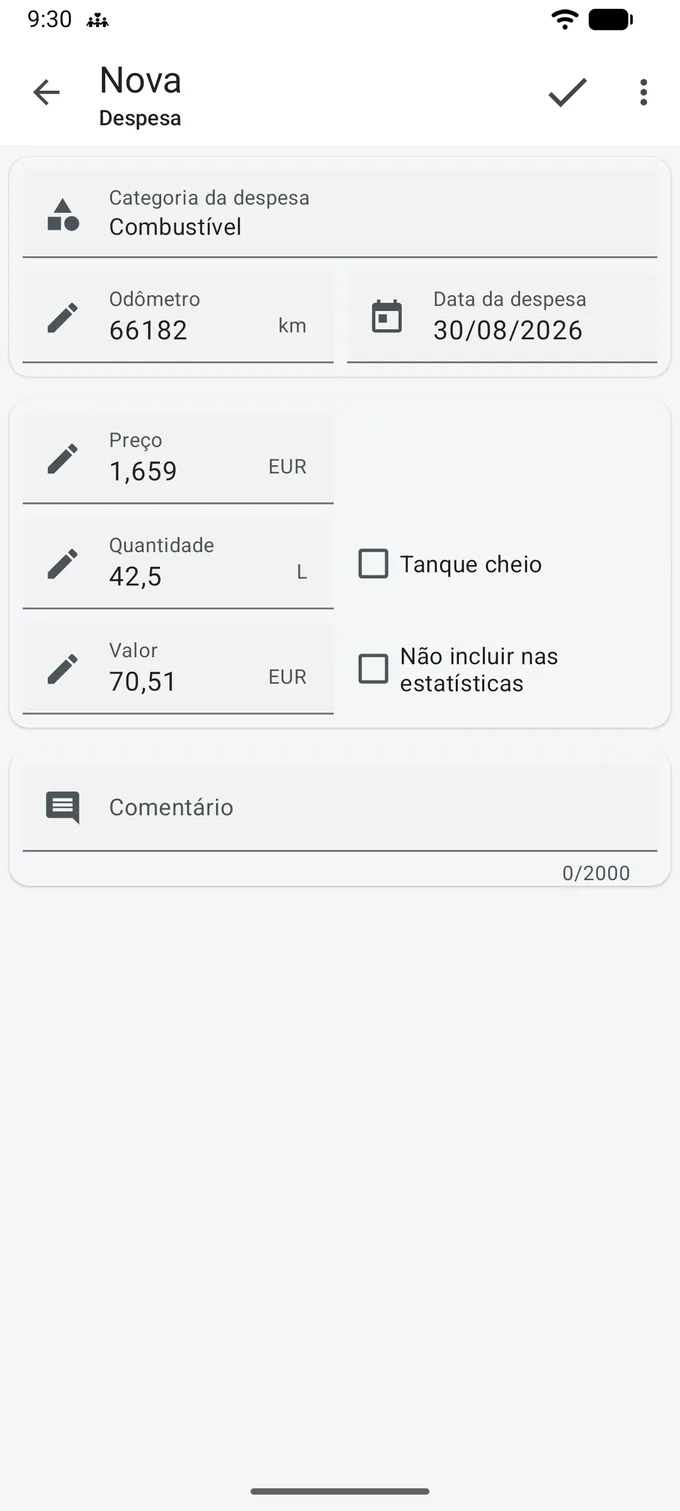 Formulário de nova despesa com a categoria Combustível selecionada: odômetro 66182 km e a data lado a lado, depois Preço 1,659 EUR, Quantidade 42,5 L e Valor 70,51 EUR, com as caixas Tanque cheio e Não incluir nas estatísticas e um campo de comentário abaixo.